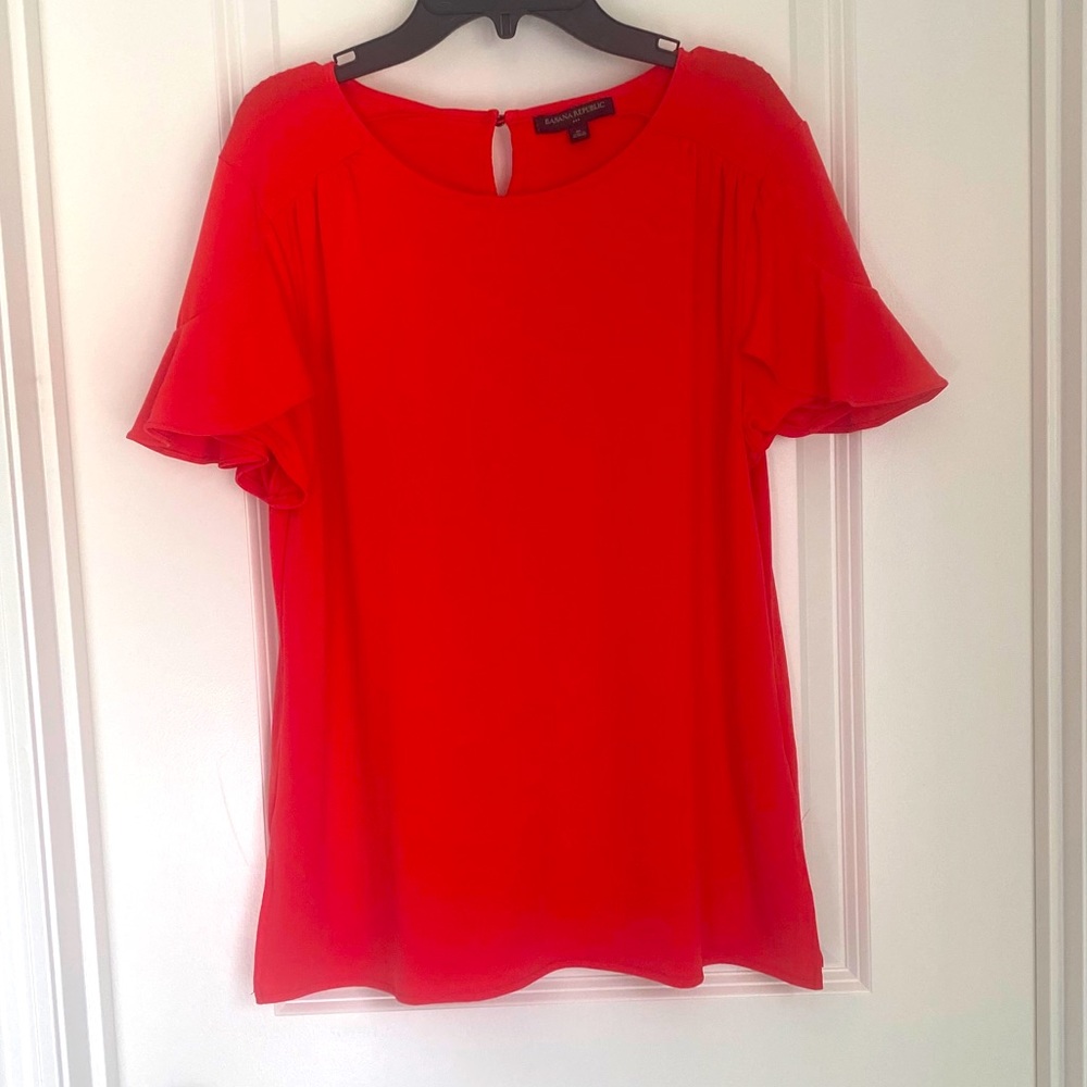 2/25$ Banana republic top barely worn